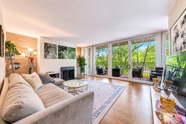 6015 Forest View Road 2A, Lisle, IL 60532