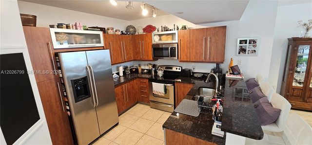 7350 SW 89th St 701S, Miami, FL 33156