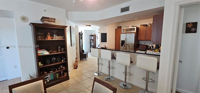 7350 SW 89th St 701S, Miami, FL 33156