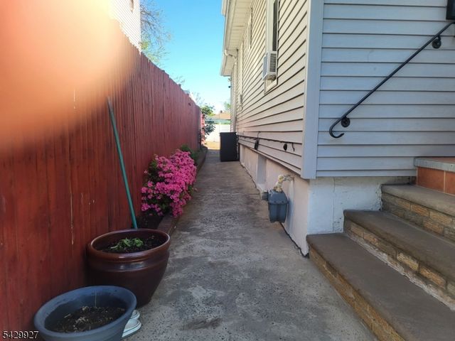 377 5Th Ave 1, Paterson City, NJ 07514