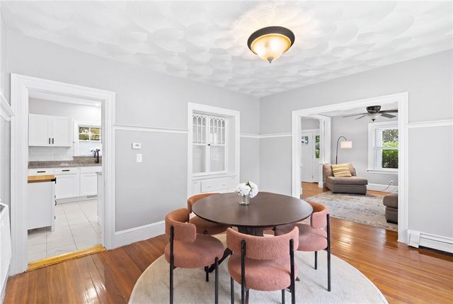1059 Narragansett Boulevard, Cranston, RI 02905