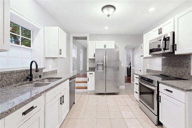1059 Narragansett Boulevard, Cranston, RI 02905