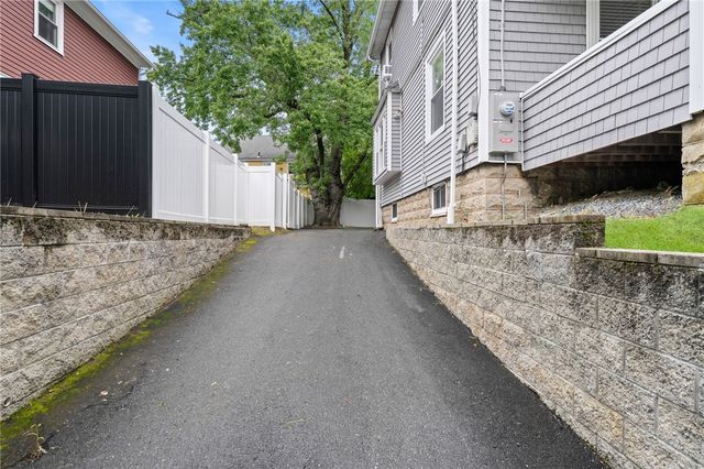 1059 Narragansett Boulevard, Cranston, RI 02905