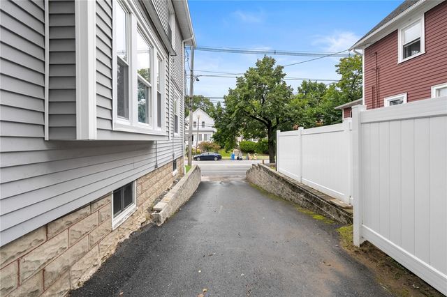 1059 Narragansett Boulevard, Cranston, RI 02905