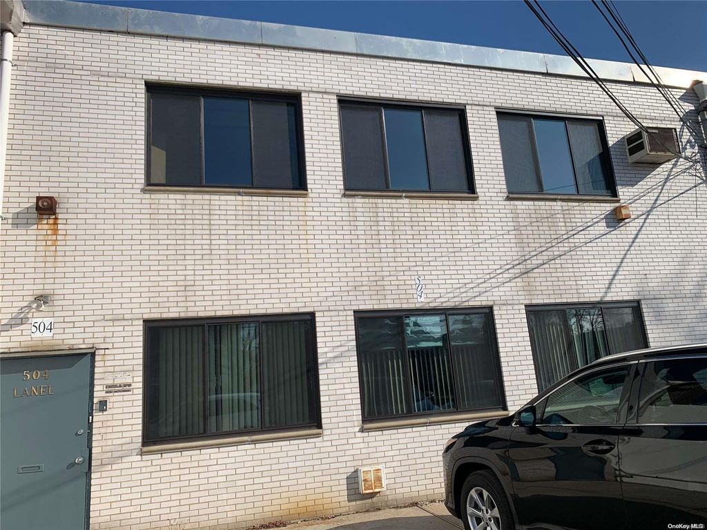 504 Cherry Lane 2nd Fl, Floral Park, NY 11001