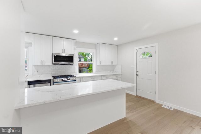 4312 LEES CORNER RD, Chantilly, VA 20151