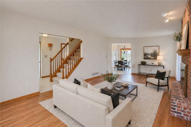 501 Saint Phillips Ct, Cranberry Twp, PA 16066
