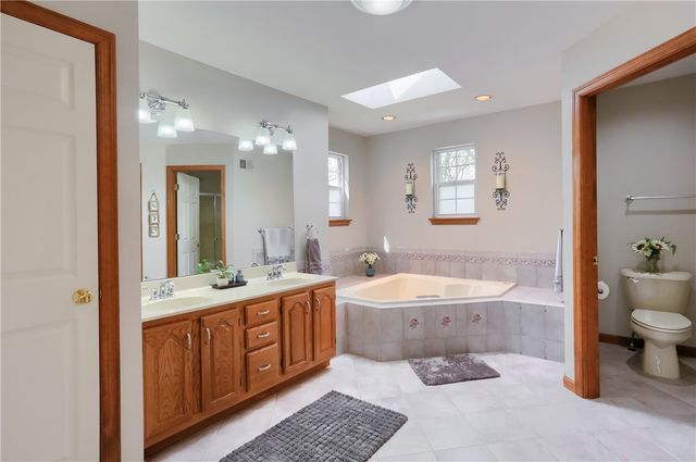 501 Saint Phillips Ct, Cranberry Twp, PA 16066