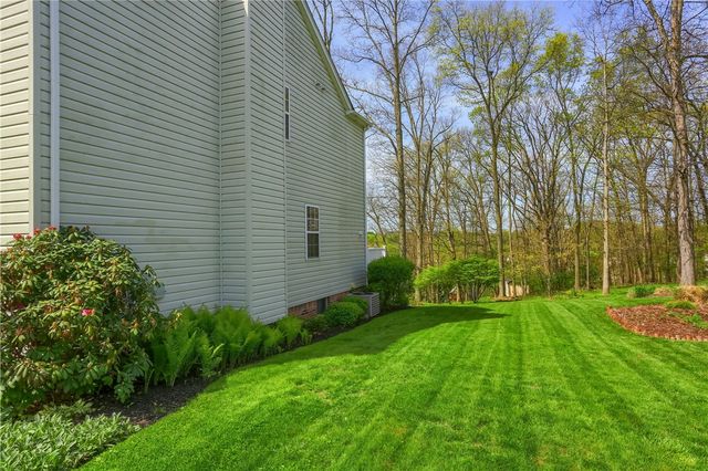 501 Saint Phillips Ct, Cranberry Twp, PA 16066