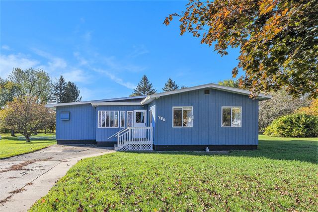 780 Bowes Road, Lowell, MI 49331