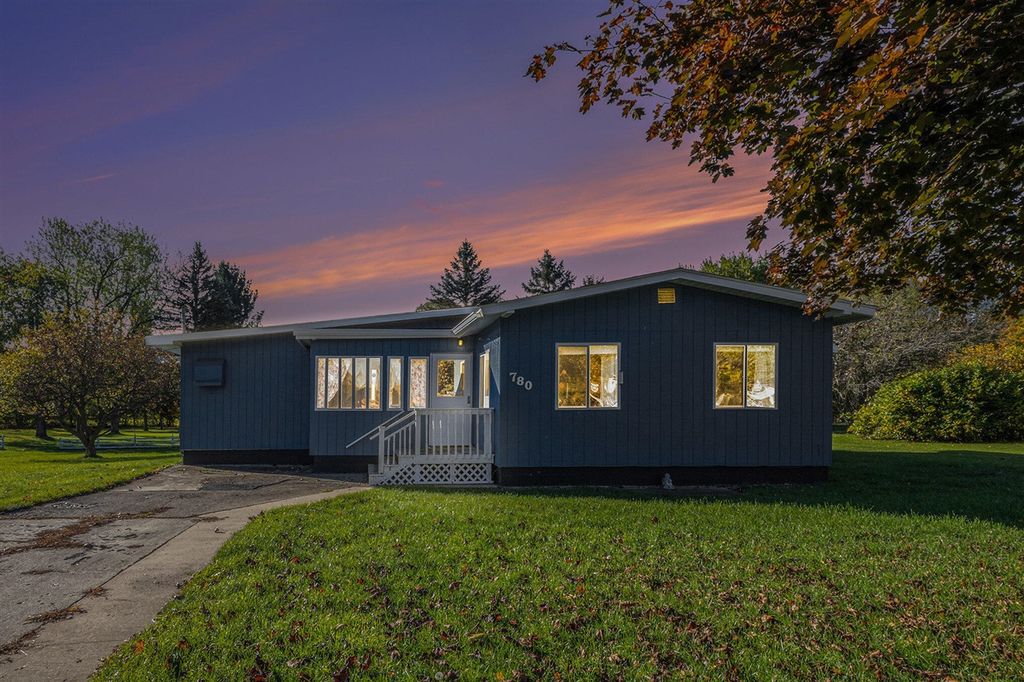 780 Bowes Road, Lowell, MI 49331