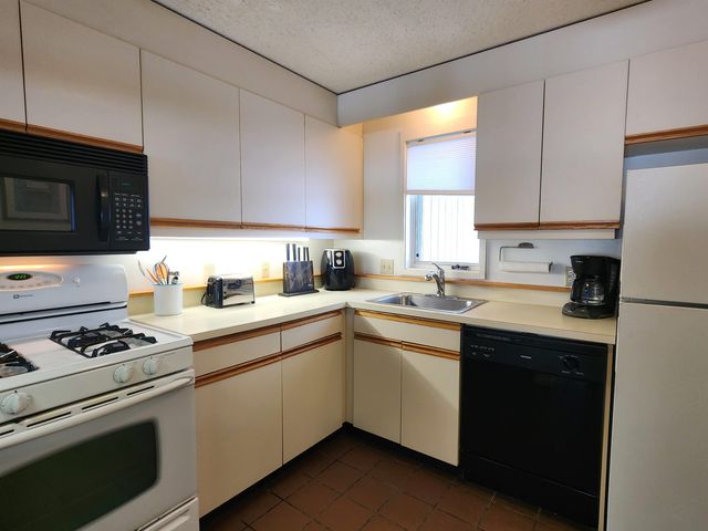 261 Village Green Dr Unit 10E, Stowe, VT 05672