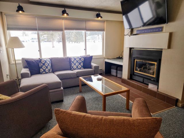 261 Village Green Dr Unit 10E, Stowe, VT 05672