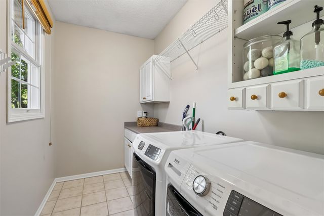 8507 Newbury Court, Johnston, IA 50131