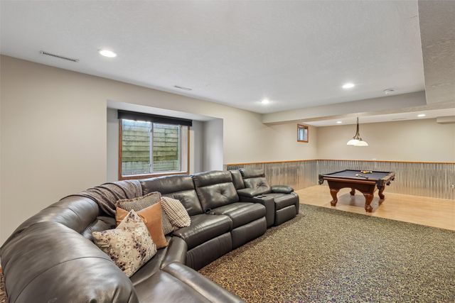 8507 Newbury Court, Johnston, IA 50131