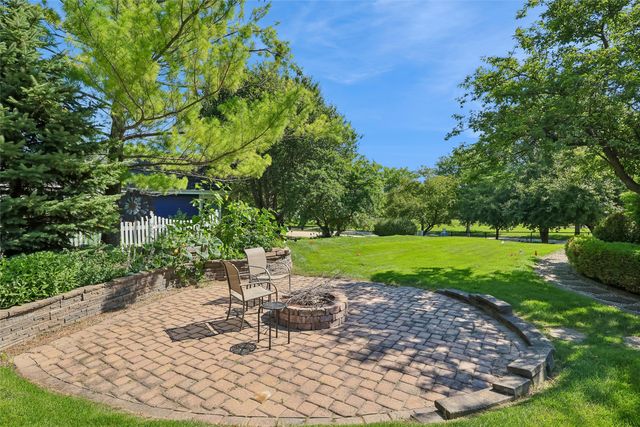 8507 Newbury Court, Johnston, IA 50131