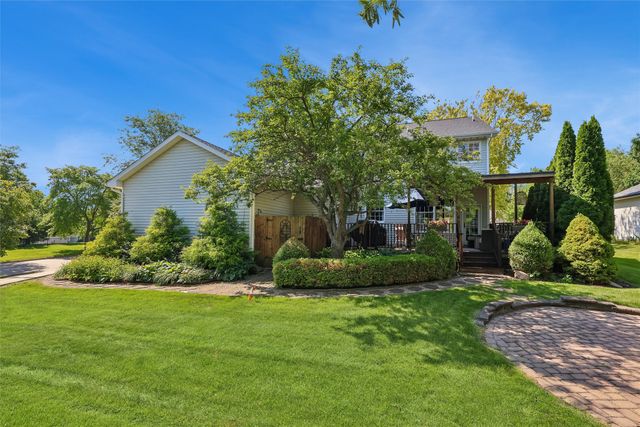 8507 Newbury Court, Johnston, IA 50131