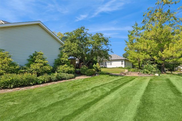 8507 Newbury Court, Johnston, IA 50131