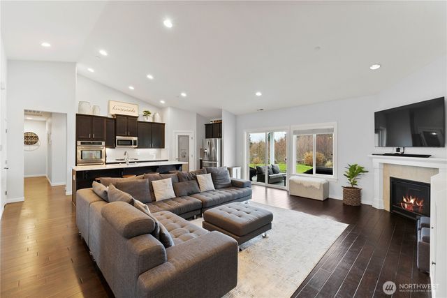 17112 25th Street Ct E, Lake Tapps, WA 98391