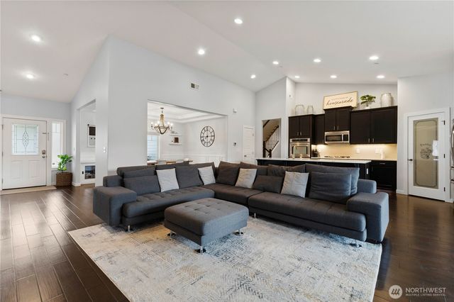 17112 25th Street Ct E, Lake Tapps, WA 98391