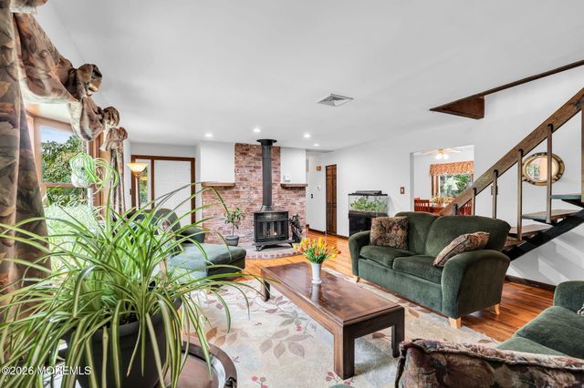 43 Railroad Avenue, Beachwood, NJ 08722