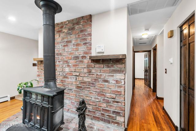 43 Railroad Avenue, Beachwood, NJ 08722