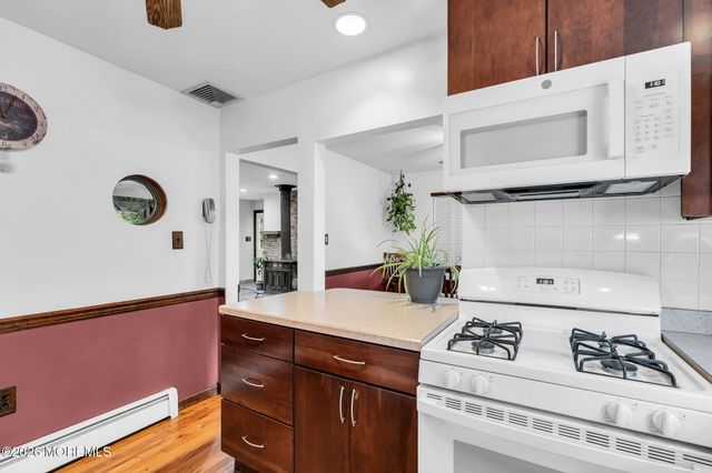 43 Railroad Avenue, Beachwood, NJ 08722