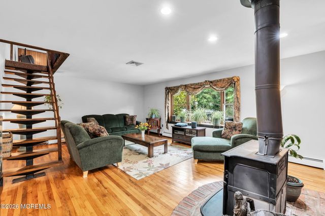 43 Railroad Avenue, Beachwood, NJ 08722