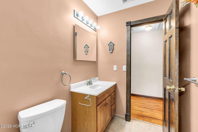43 Railroad Avenue, Beachwood, NJ 08722