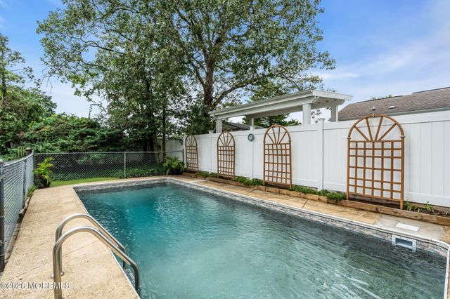 43 Railroad Avenue, Beachwood, NJ 08722