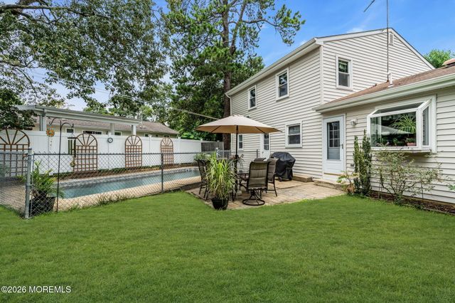 43 Railroad Avenue, Beachwood, NJ 08722