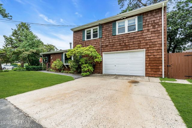 43 Railroad Avenue, Beachwood, NJ 08722