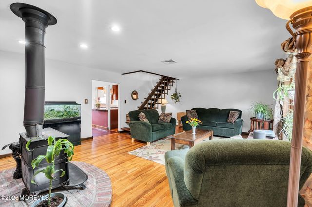 43 Railroad Avenue, Beachwood, NJ 08722