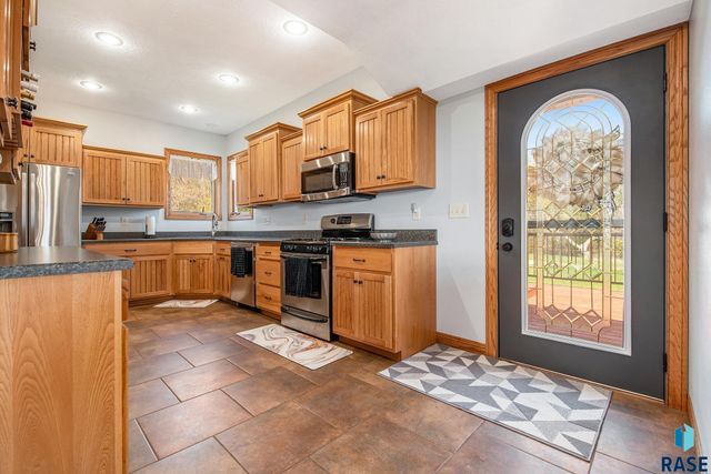 46872 250th St, Baltic, SD 57003