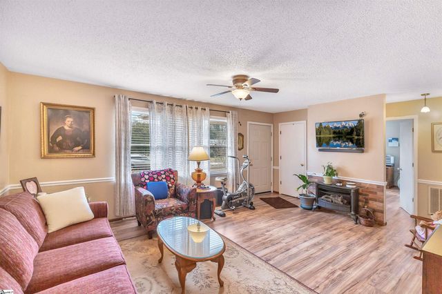 104 Brady Circle, Starr, SC 29684