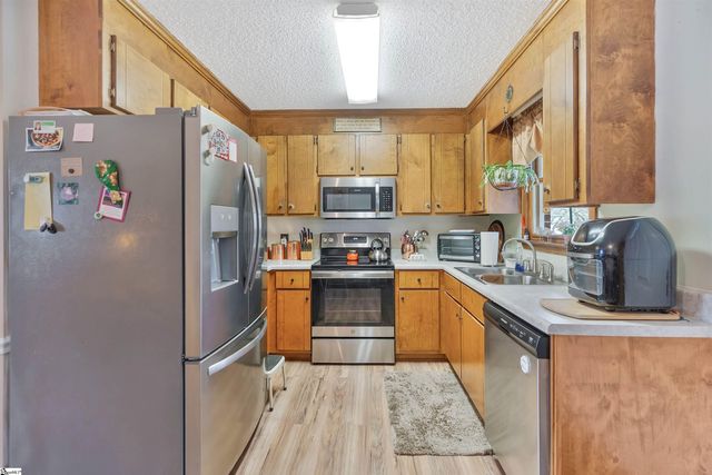 104 Brady Circle, Starr, SC 29684