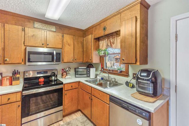 104 Brady Circle, Starr, SC 29684