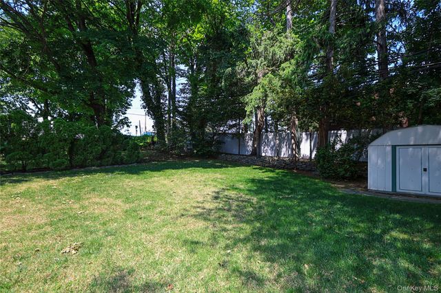 114 Hilldale Road, Albertson, NY 11507