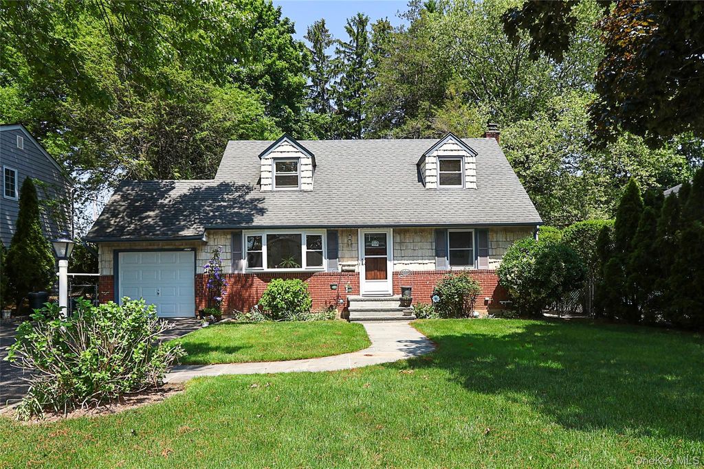 114 Hilldale Road, Albertson, NY 11507