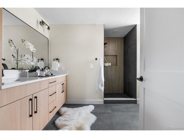 1375 W Hinsdale Dr, Littleton, CO 80120