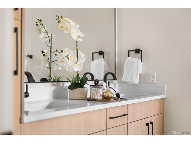 1375 W Hinsdale Dr, Littleton, CO 80120