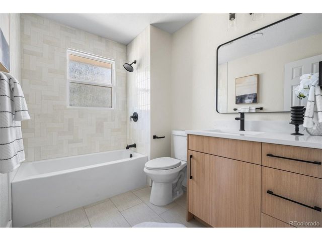 1375 W Hinsdale Dr, Littleton, CO 80120