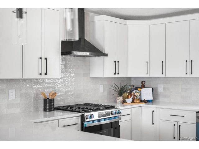 1375 W Hinsdale Dr, Littleton, CO 80120