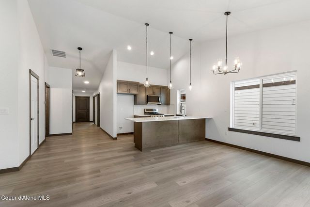 9041 W Swather Ave, Rathdrum, ID 83858