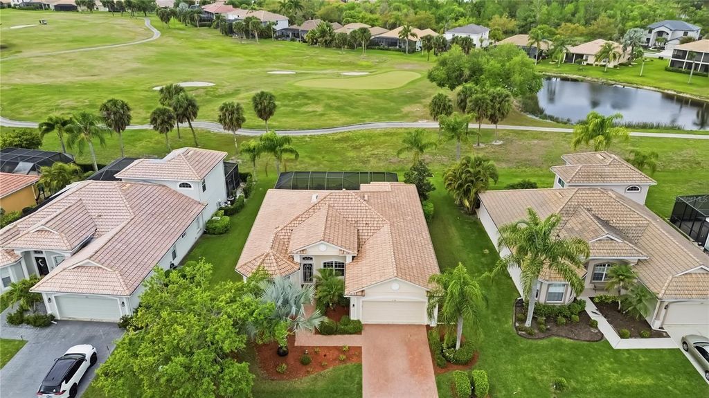 Image 4 of property listing at 226 HERITAGE ISLES WAY, Bradenton, FL 34212