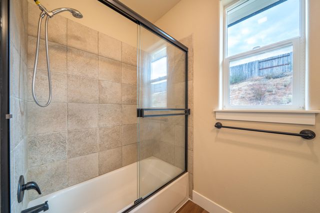 1132 Kellinger Street, Redding, CA 96003