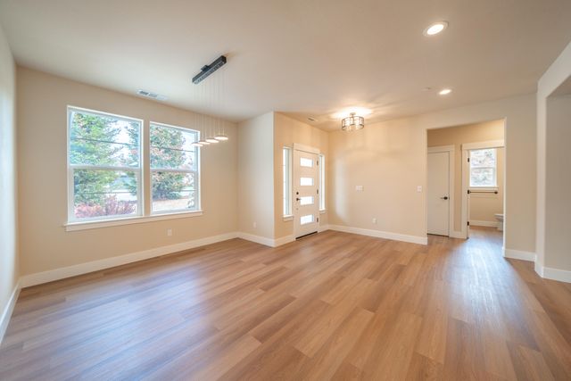 1132 Kellinger Street, Redding, CA 96003