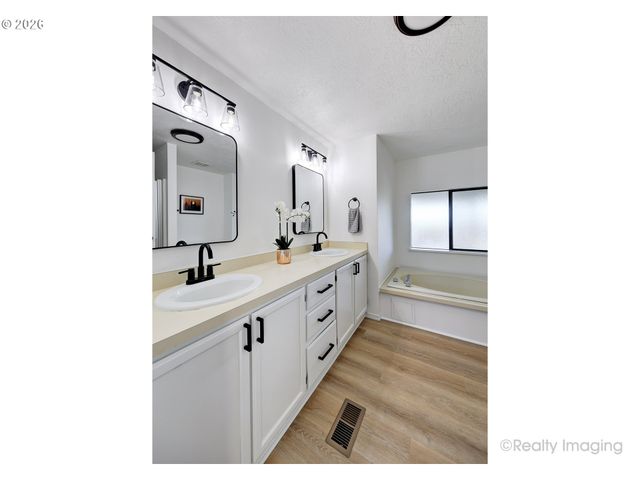 14992 S BLUE VISTA Dr 345, Oregon City, OR 97045