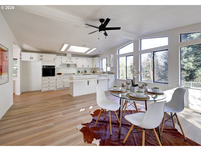 14992 S BLUE VISTA Dr 345, Oregon City, OR 97045