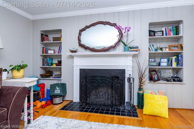 1466 Hampton Rd, Grosse Pointe Woods, MI 48236